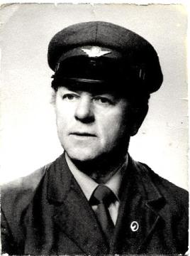 Ludvik Bizjak v poštarski uniformi
